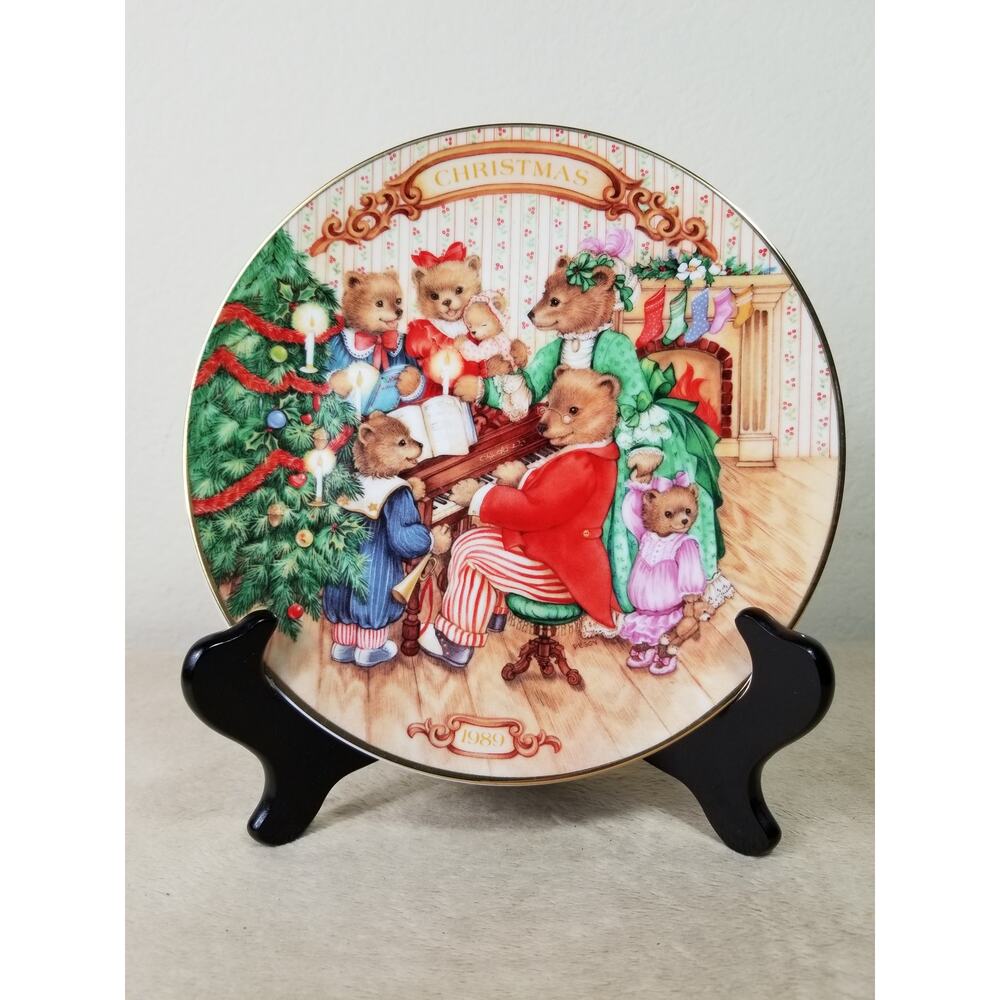 Avon Together for Christmas 8" Wall Decor Plate 1989 Porcelain Trimmed 22k Gold